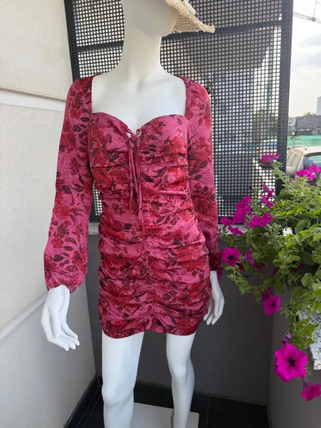Rochie scurta .