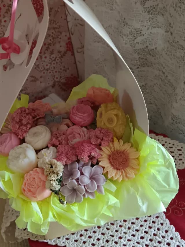 Aranjament floral din ceară naturală de soia