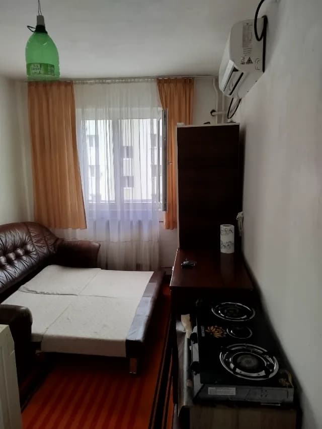 Proprietar închiriez garsoneră