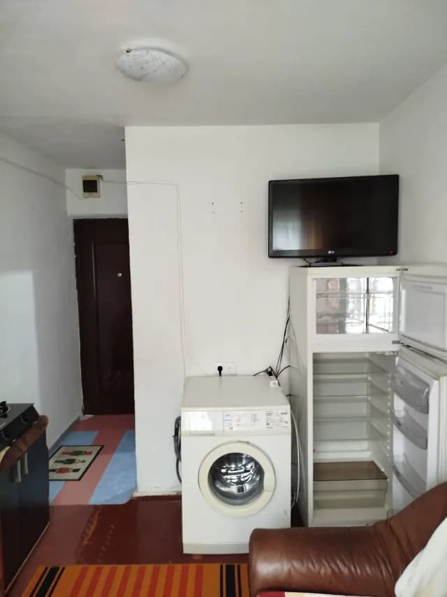 Proprietar închiriez garsoneră