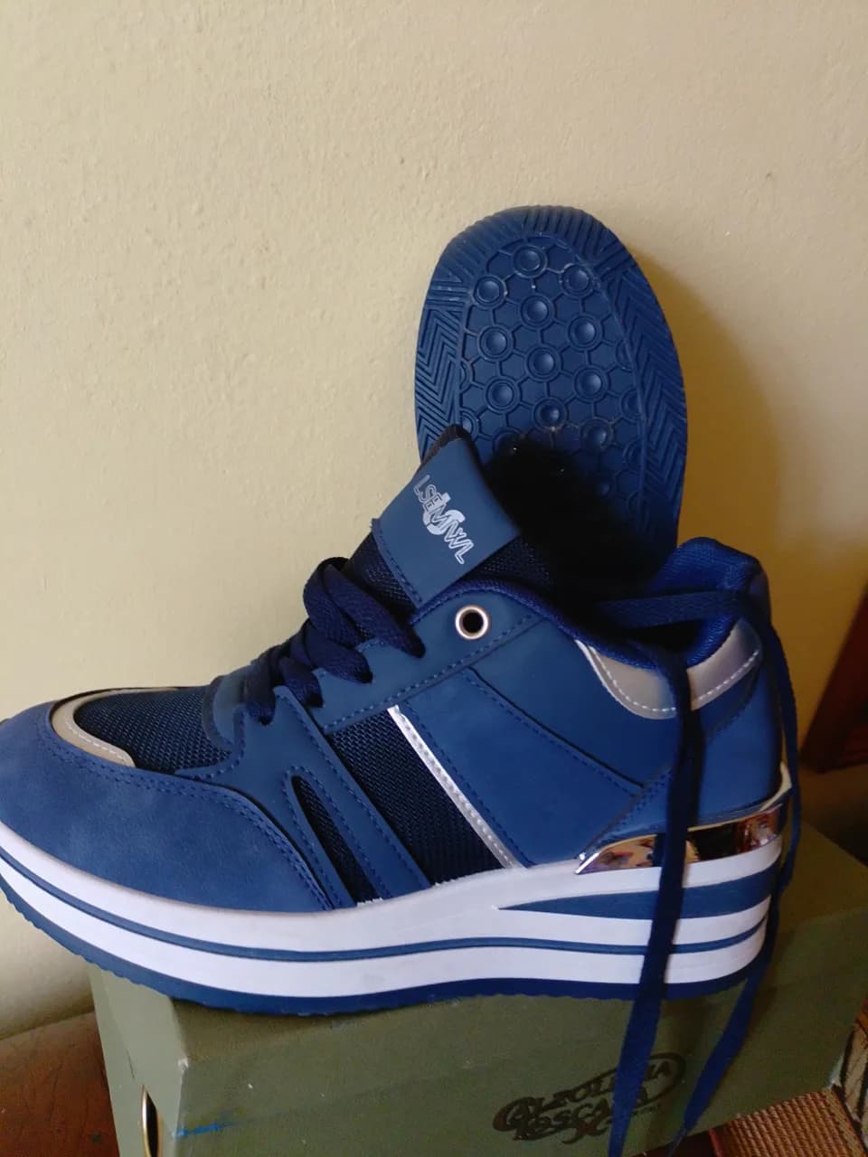 Trei perechi adidași unisex