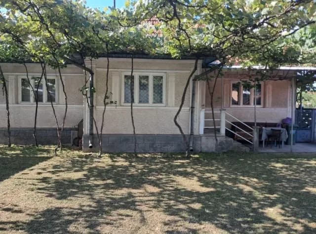 Vând casă în loc Tihău