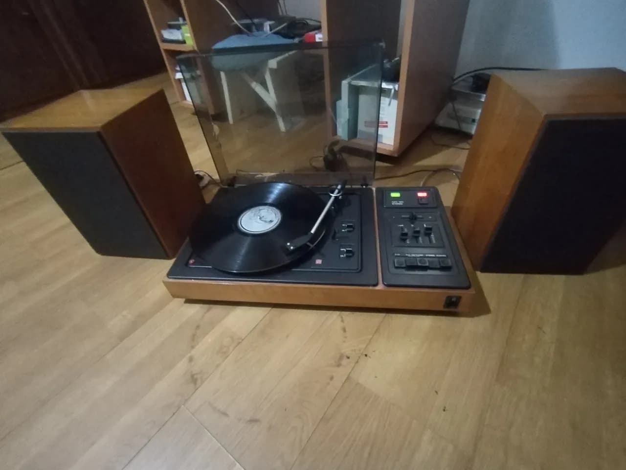 Pick-up Tesla NZC 150 stereo cu boxe