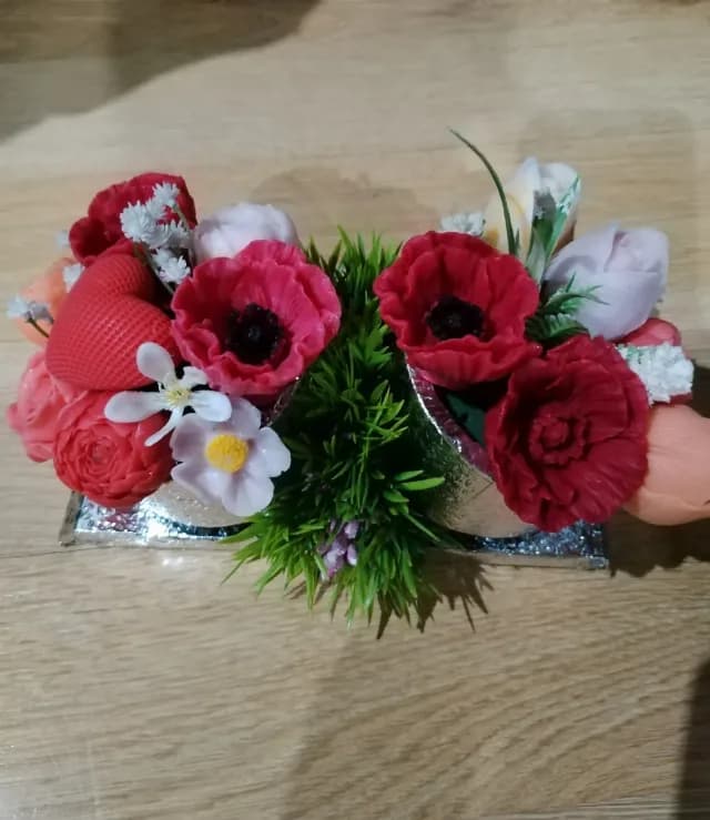 aranjament floral parfumat din baza de săpun