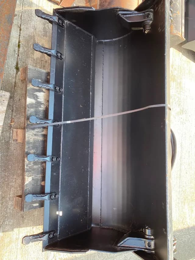De vanzare cupa multifunctionala JCB 2CX