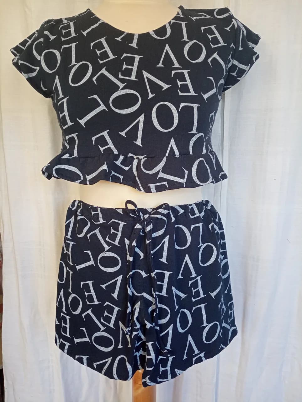 Set lejer de bumbac.Tricou talie scurtă.Marime ML