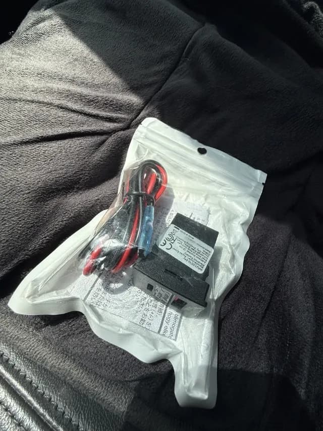 Încărcător auto pentru mașină