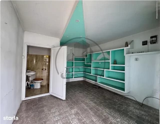 Spatiu comercial + anexe
