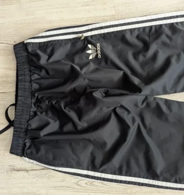 Pantaloni Adidas mărimea L pentru doamne domnișoare