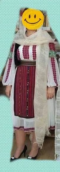 Vând costum popular