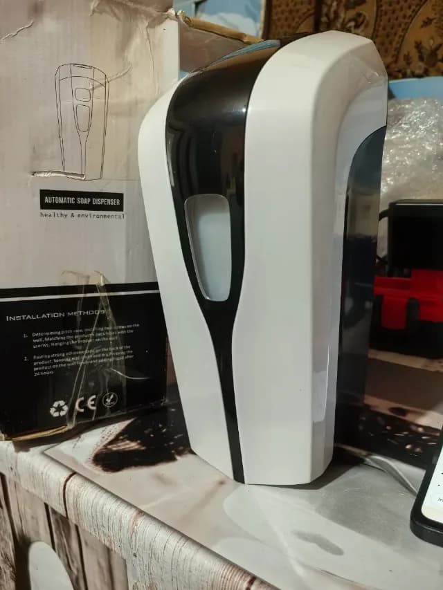 Dispensar automat de săpun
