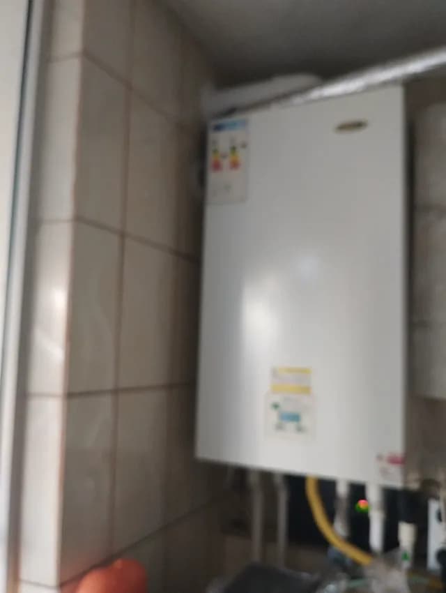 VAND APARTAMENT 70 MP 4 CAMERE DECOMANDAT PARTER BALCON CONSTRUIT AUTORIZAT GAZE CENTRALA TERMICA INSTALATIE SCURGERE SEPARATA