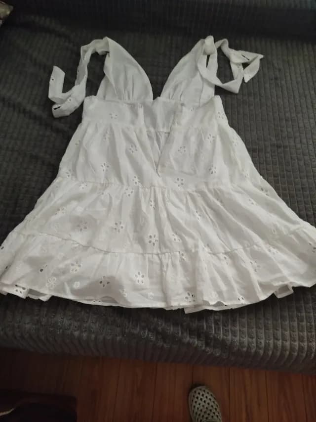 Rochie in cu broderie sparta
