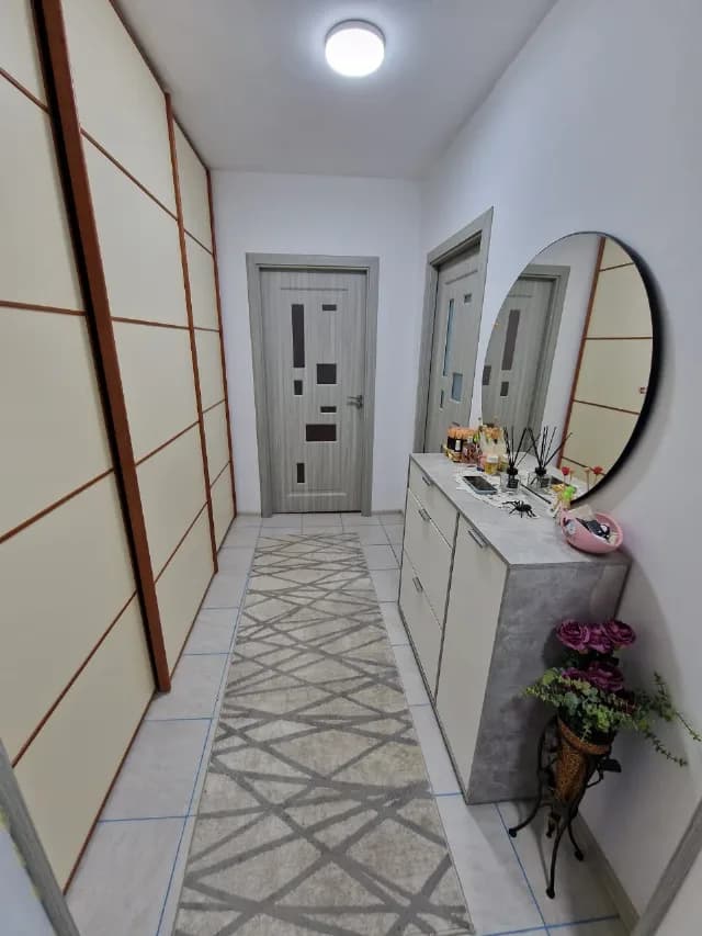 persoana fizică vând apartament cu două camere în Mircea Cel Bătrân