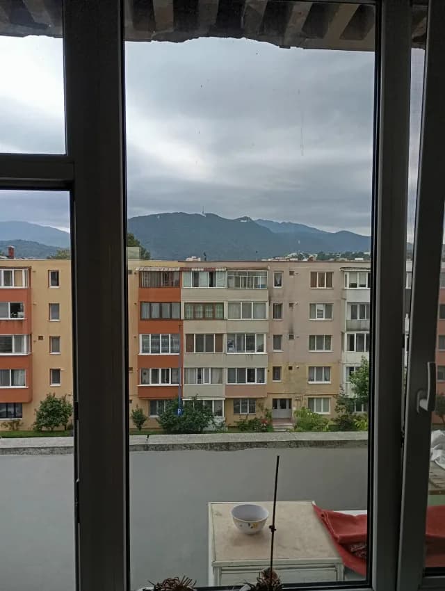 Vând apartment 2 camere decomandate în Tractorul