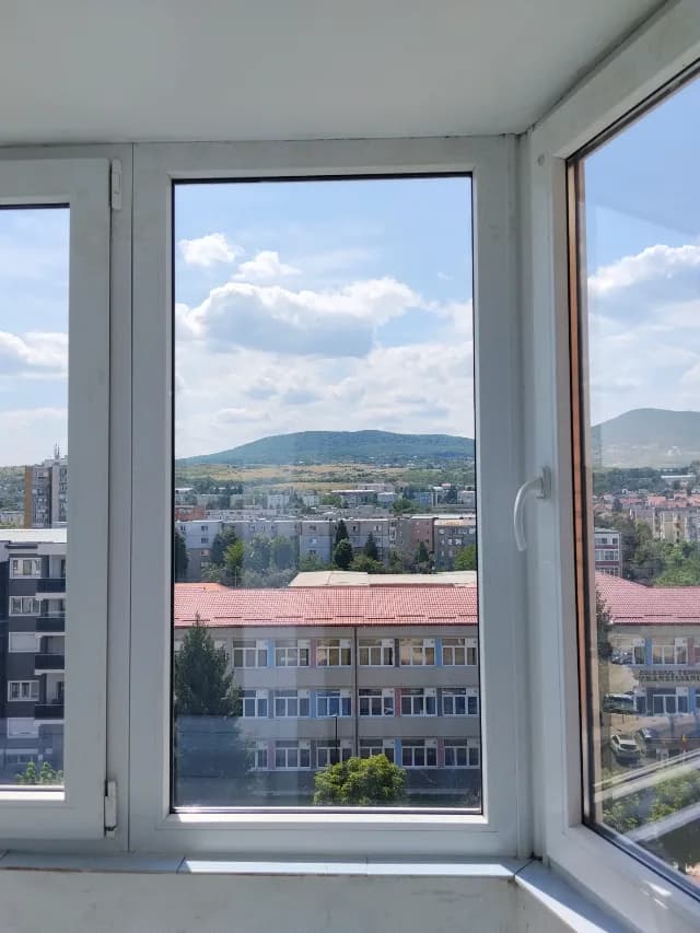 Închiriez apartament în Deva zona Miorița.230 euro.