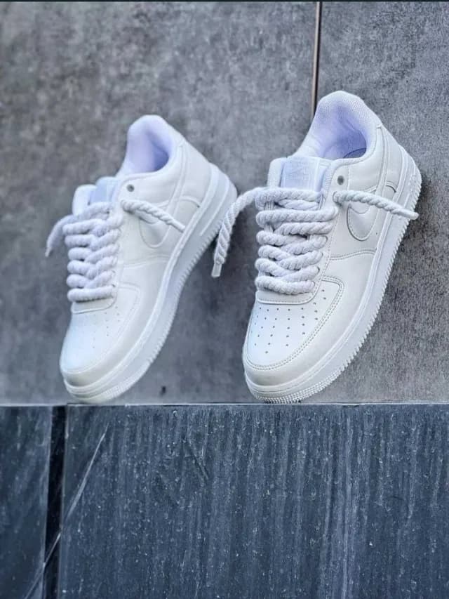 NIKE AIR FORCE 1 LOW BLACK ROPE LACES
