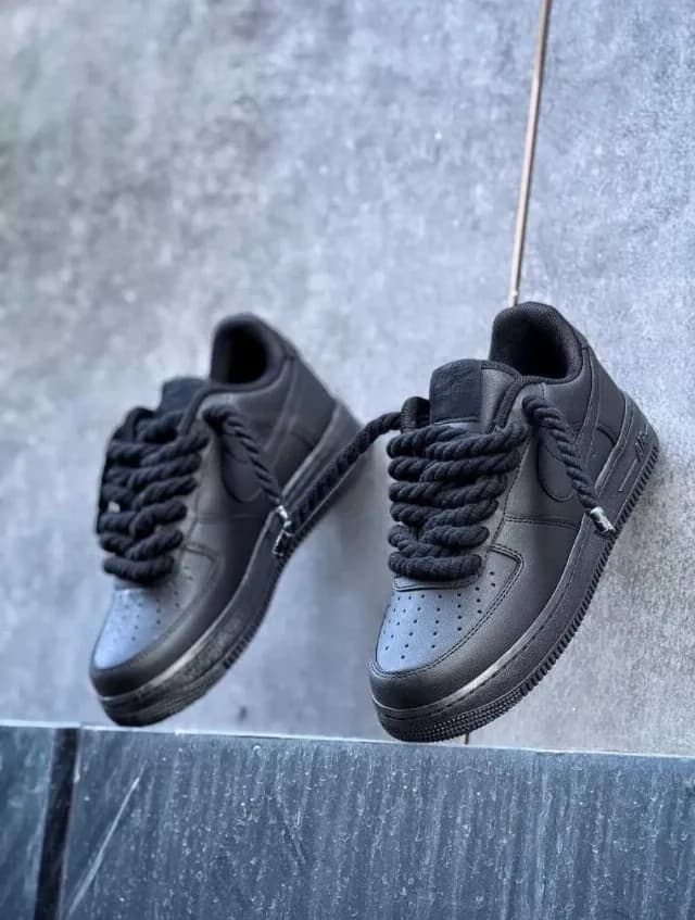 NIKE AIR FORCE 1 LOW BLACK ROPE LACES