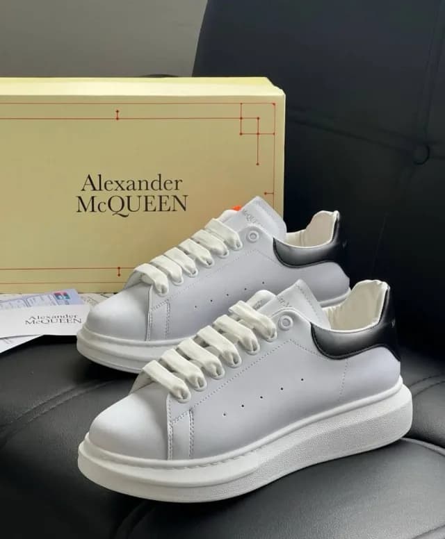 ALEXANDER MCQUEEN – WHITE & BLACK