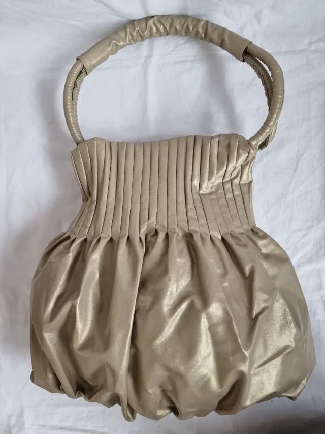 Geanta Avon aurie nouă