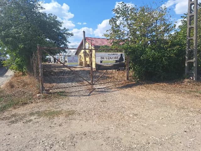 Teren intravilan 10.000mp, casă și spații productie-depozitare în Mihail Kogălniceanu, jud Constanța