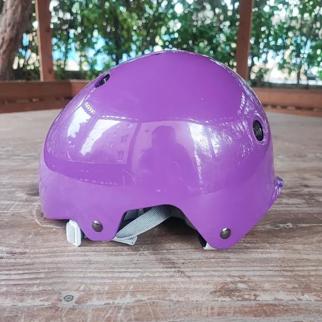 Casca de protecție pt.biciclete,role, trotinete etc.