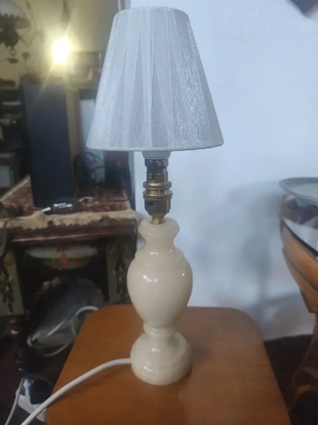 lampă de masă din marmură