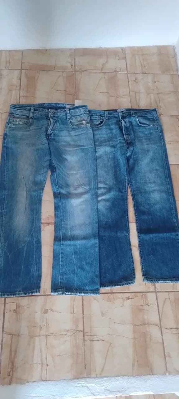 Vând, 2 perechi de blugi pentru bărbați, Jack & Jones Seven5 și Levi's 501 Original Fit!