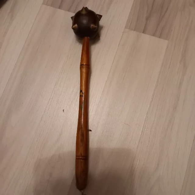 buzdugan din lemn vintage