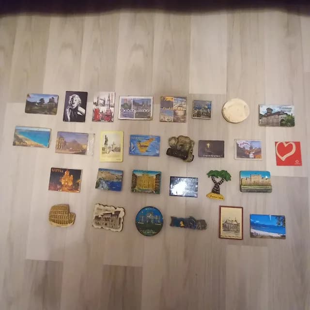 magneti stare buna mai am și alți 2 lei bucata cine ai ia pe toți ai mai las ceva