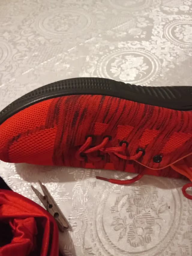 Adidași rosii noi numărul 41