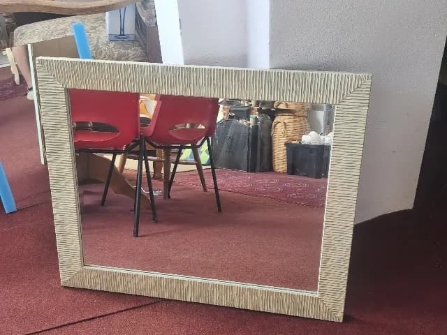 oglindă de perete cu ramă lată