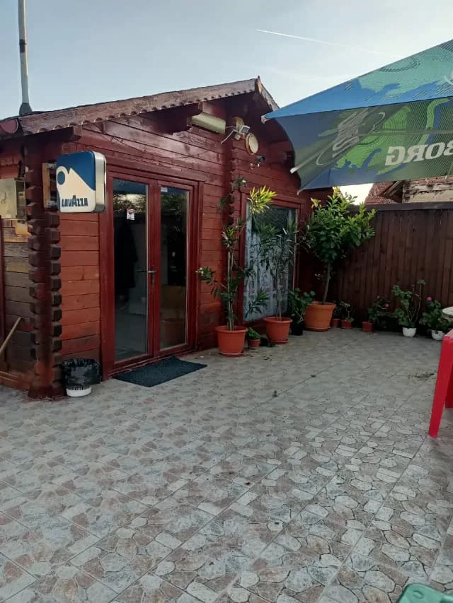 Cabana și casa la tara