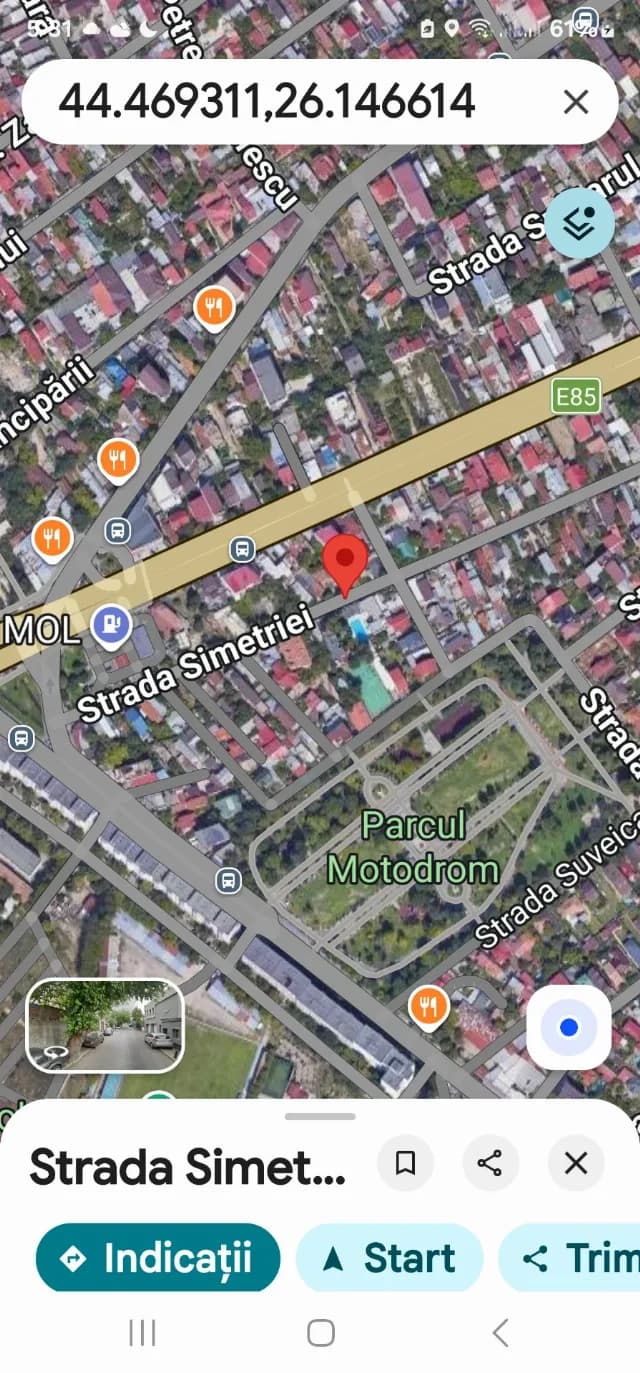 Vand casa cu curte