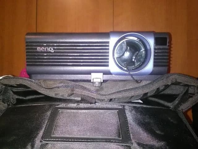 Videoproiector BenQ PB6110 – Pachet Complet (Telecomandă + Geantă)