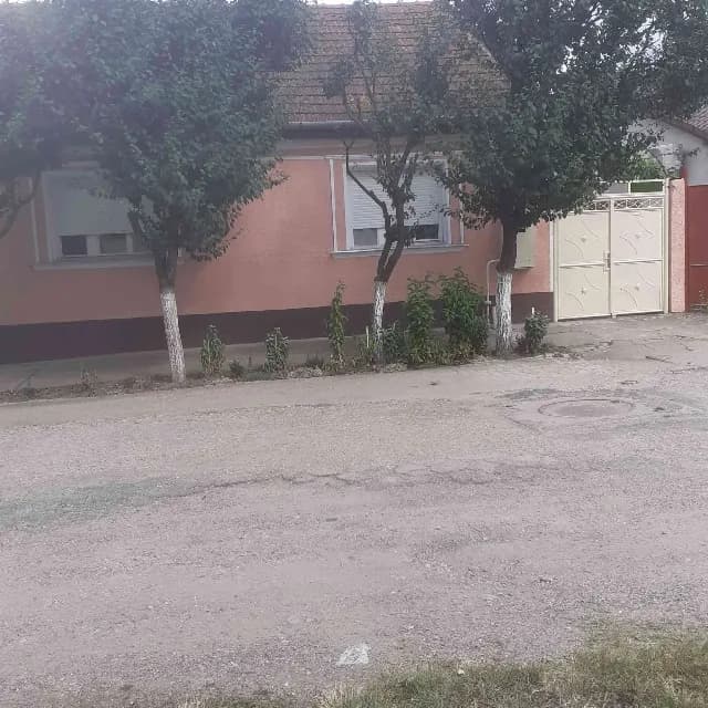 Vînd casă în Micălaca zona calu bălan