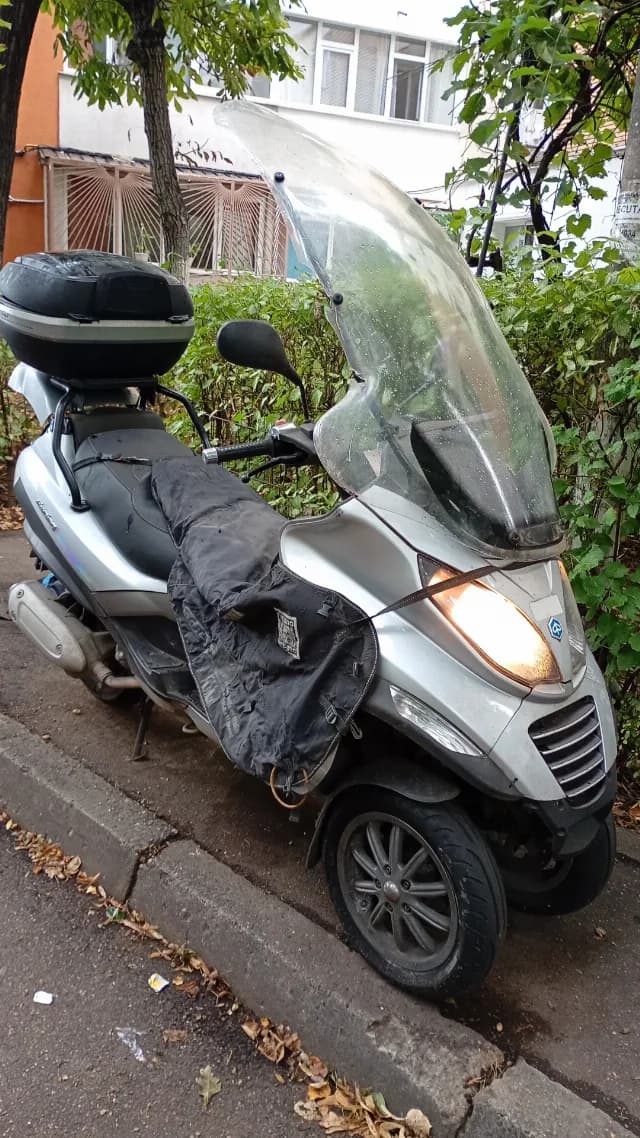 Scuter cu 3 roți Piagiio MP 3