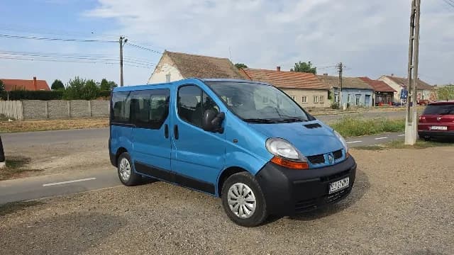 Vând Renault Trafic 8+1 locuri, ideal pentru, familie numeroasă sau activități comerciale.munca etc