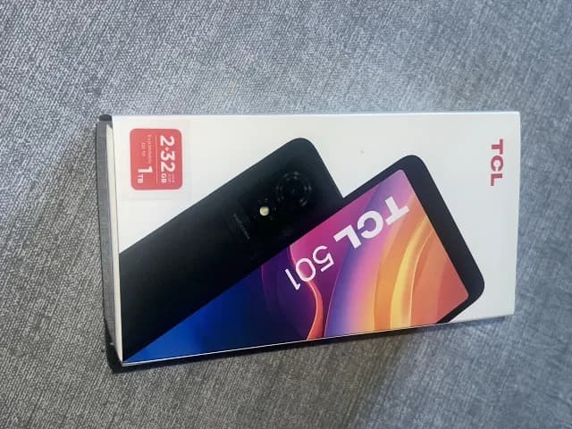 Telefon TCL 501 nou