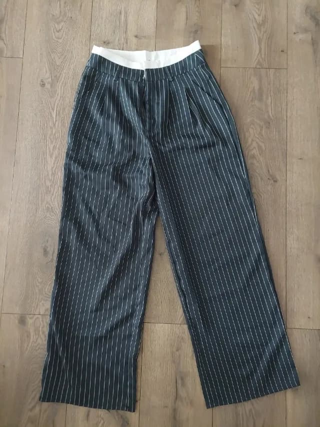 Pantaloni eleganți
