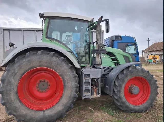 Tractor FENDT 828 VARIO
