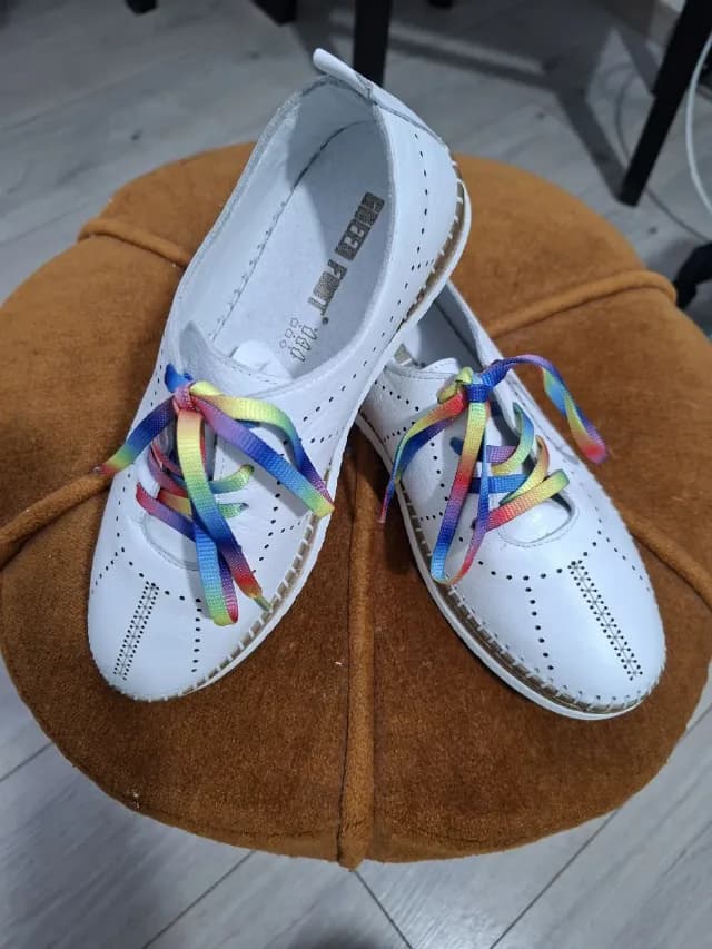 adidași de piele naturala cu șireturi multicolore marca Green Foot, marime 37,noi ,fara eti
