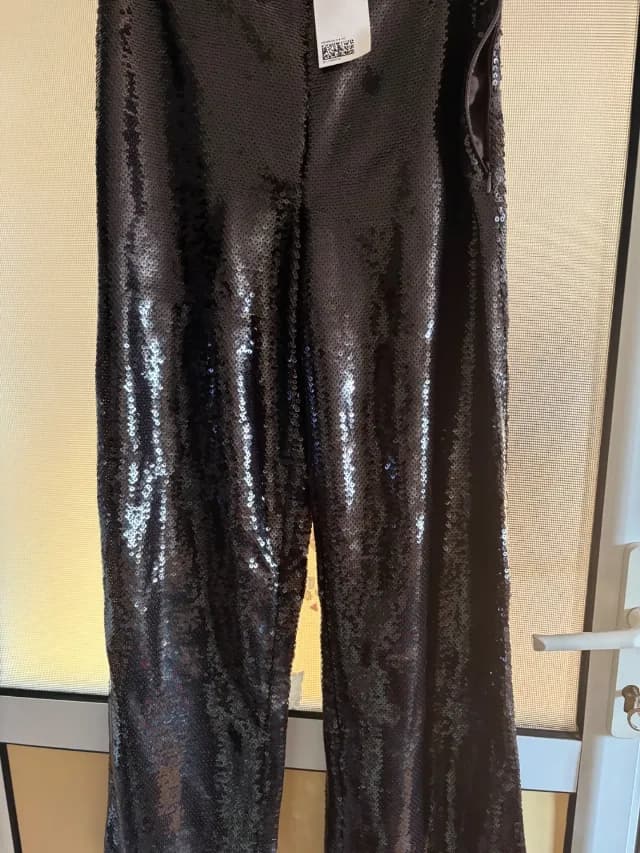 Pantaloni paiete