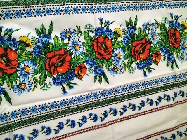 Față de masă cu model floral