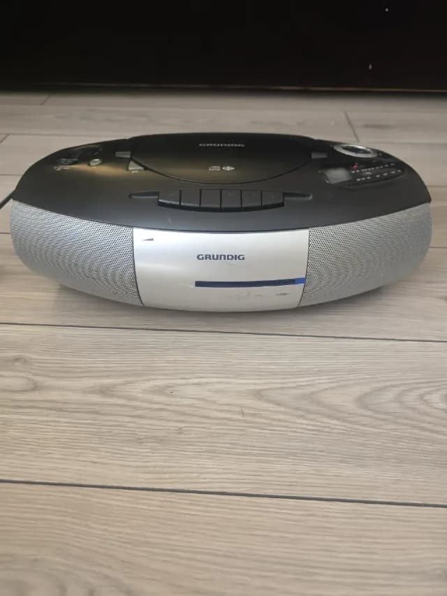 Radio casetofon cu cd Grundig