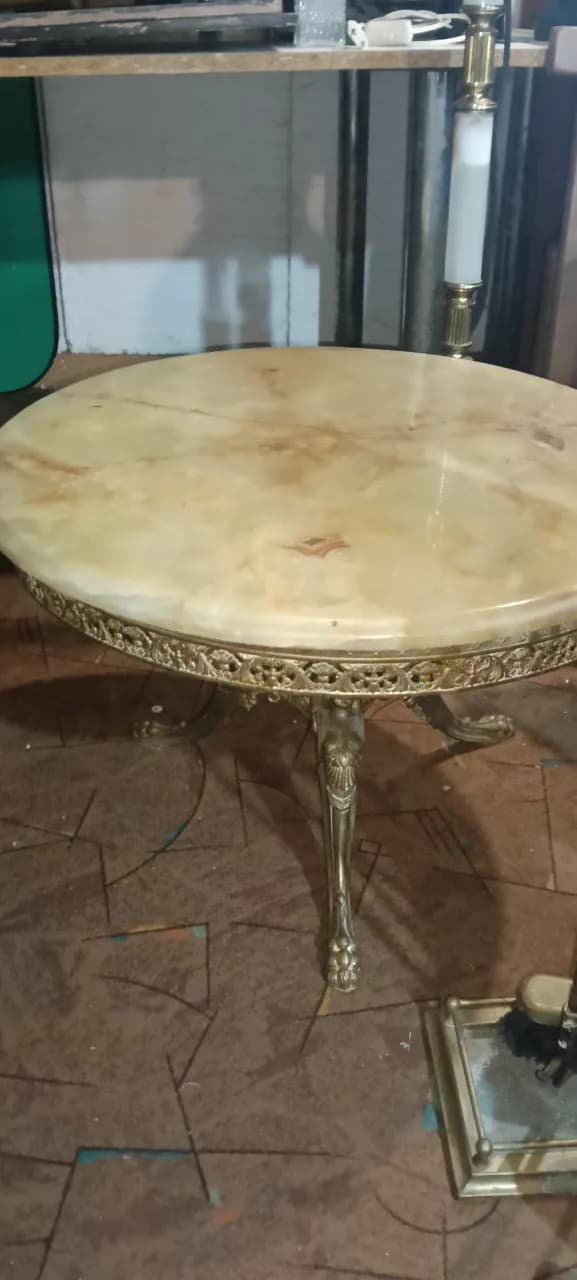 masă bronz cu marmura