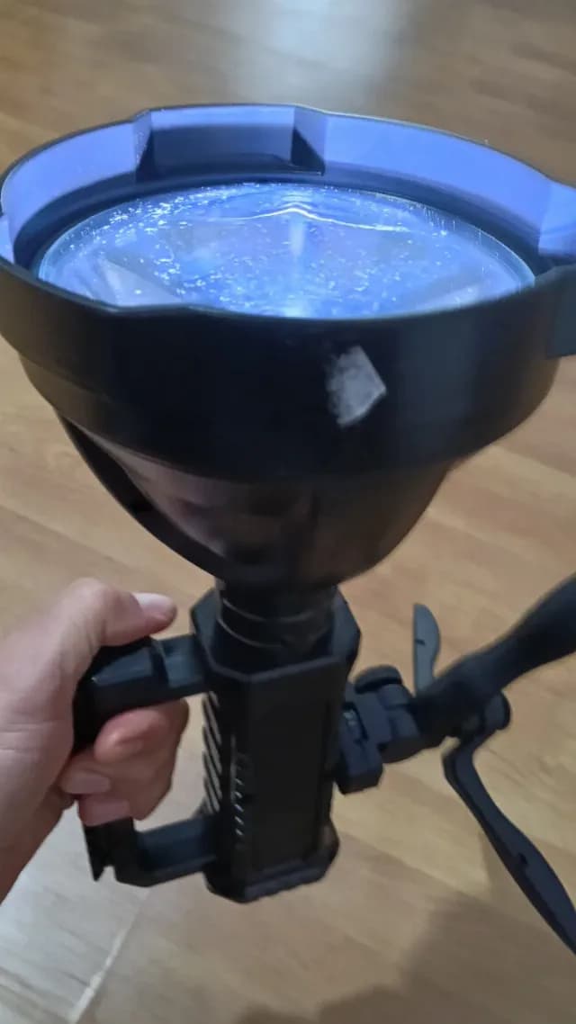 Lanterna led cu fascicul luminos