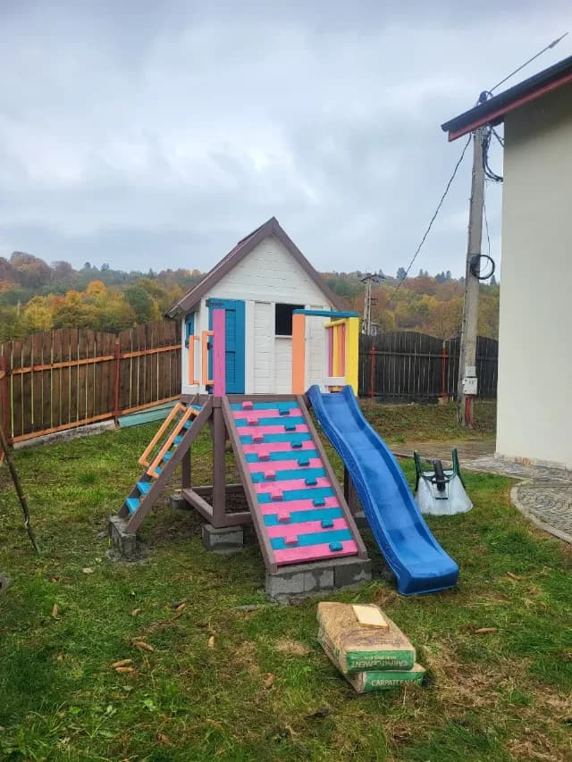 Mobilier de gradina, locuri de joacă si alte produse din lemn masiv