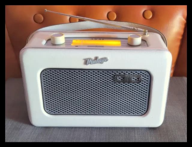 Radio AKAI vintage / Electric Co., Japan (Ediție Alb/crem)