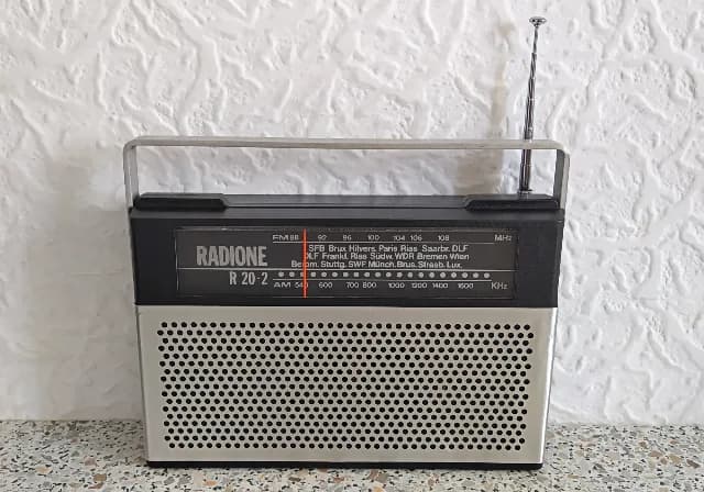 Radio  Radione R20-2 fabricat in anii 70 , de renumita companie austriacă  Nikolaus Eltz,